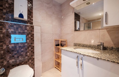 Mahmutlar Wohnung | Flat w Pool and Sea-view Balcony, 1 min to Beach