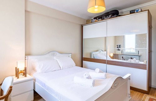 Pendik Wohnung | Flat with Shared Pool near Sabiha Gokcen Airport