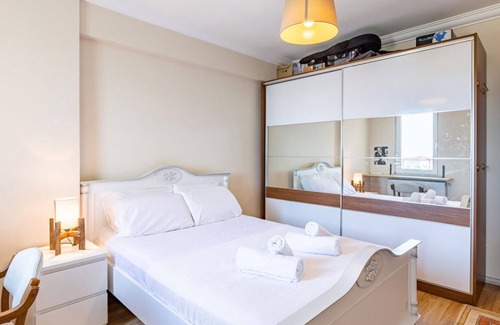 Pendik Wohnung | Flat with Shared Pool near Sabiha Gokcen Airport