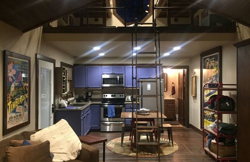 Elmo Haus | Falathead Lakefront Paradise