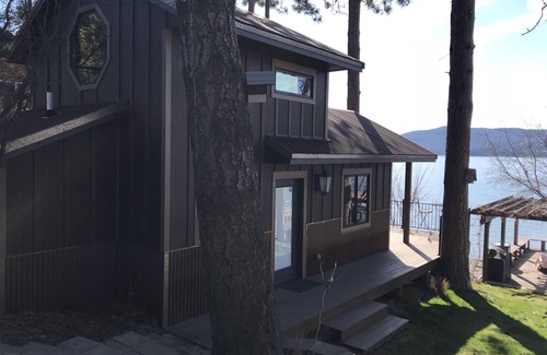 Elmo Haus | Falathead Lakefront Paradise