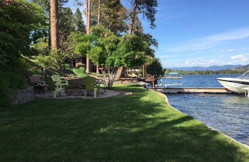 Elmo Haus | Falathead Lakefront Paradise