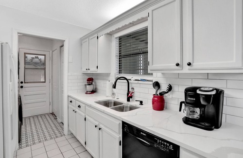 Doctors Inlet Haus | Fleming Island 4/3 by River wifi&MILS! Beach 45min