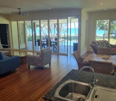 Mission Beach Haus | Fleur De Mayo