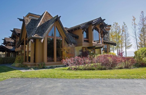 Tahoe Pines Haus | Fleur Du Lac 18 By Tahoe Getaways - Lakefront Monthly Rental with Pool, Tennis, Gym, Boat Slip