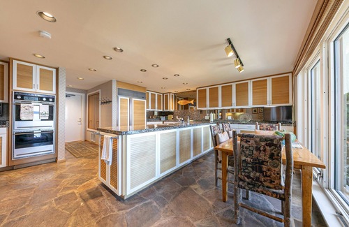 Tahoe Pines Haus | Fleur Du Lac 7 By Tahoe Getaways - Monthly Rental with Pool, Tennis, Gym, Buoy, Lakefront