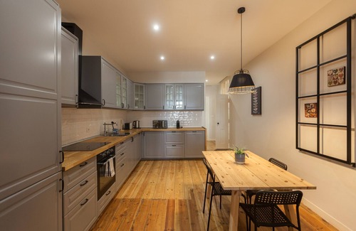 Encarnacao Wohnung | FLH Bairro Alto Spacious Apartment