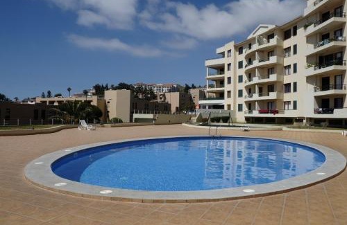 Canico Wohnung | FLH Garajau Balcony with Pool