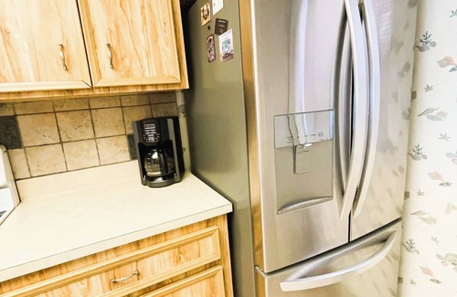 Cocoa Beach Eigentumswohnung | CAPTIVATING! NUR SAND & MEER Unten! Master / Wohnzimmer Balkonzugang! Aufzug!