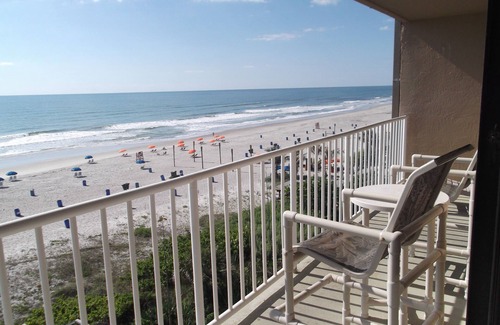 Cocoa Beach Eigentumswohnung | CAPTIVATING! NUR SAND & MEER Unten! Master / Wohnzimmer Balkonzugang! Aufzug!