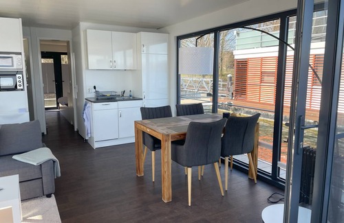 Vynen Haus | FLOATING 44 – komfortables Hausboot bei Xanten mit tollem Seeblick