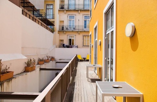 Encarnacao Haus | Flores - Triplex in Chiado w/ terrace & parking!