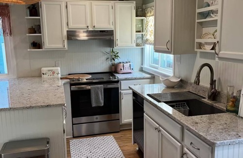 Walworth Haus | Flower Field Cottage Near Geneva Lake