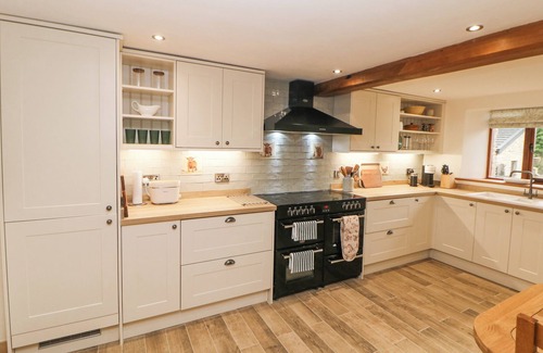 Whaley Bridge Hütte | FOLDS LANE FARM, family friendly, with open fire in Whaley Bridge