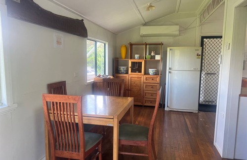 Guthalungra Hütte | For the fishing entusiasts right on the Elliot River, relax and unwind.