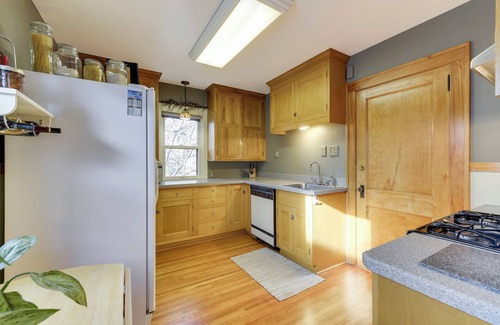Southwest Minneapolis Wohnung | FOR THE MONTH OF FEBRUARY 2026 ONLY
