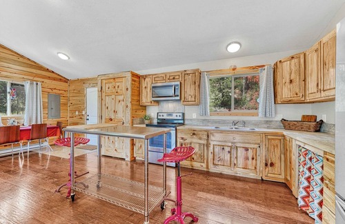 Rainbow Valley Kabine | Forest Edge Hideaway with Great Views in Divide
