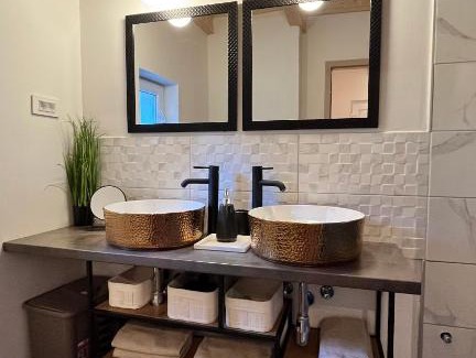 Varazdinske Toplice Skihütte | Forest Fairytale