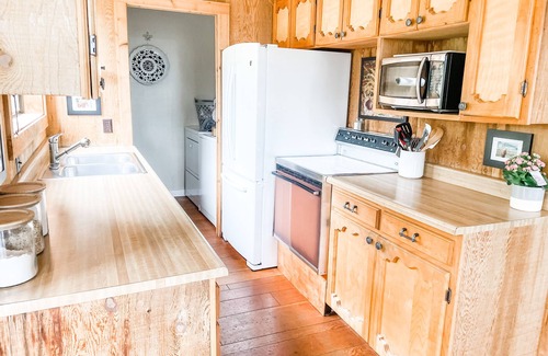 Summit Park Kabine | Forest Hideaway, 1 Min from Woodward, Sleeps 10