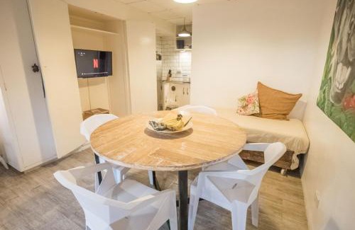 Morong Wohnung | FOREST Nest with Self-Service Breakfast - Birds, Monkeys, Pet Friendly with a Fee