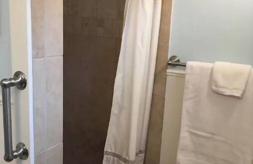 Bear Lake Haus | Forest Retreat: Top1% in Ratings,Reviews &Reliability. New Porch addition 2025!