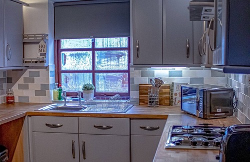 Ironbridge Hütte | Cottage-Komfort-Eigenes Badezimmer-Blick auf die Landschaft