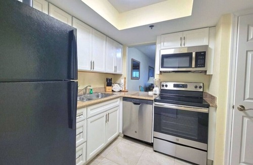 Birch Park Finger Streets Resort | Fort Lauderdale Beach Resort 1 Bedroom Suite; RATES ARE NEGOTIABLE!!!