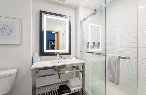 Simonton Lake Hotel | Four Points by Sheraton Elkhart