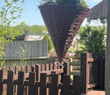 Kington Kabine | Four seasons with hot tub Country retreat