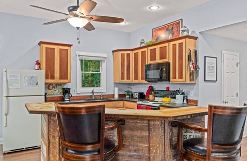 Luray Kabine | Fox Den at Shenandoah River
