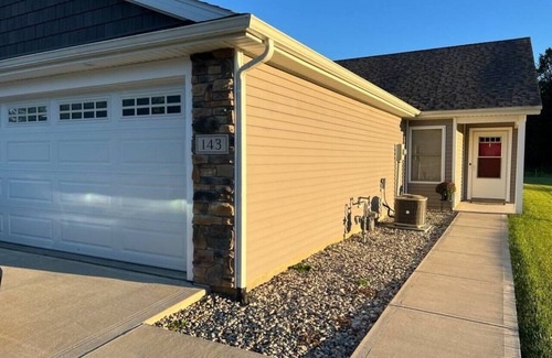 Angola Haus | Fox Lake Road Bungalow (Near Trine University)