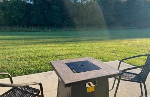 Angola Haus | Fox Lake Road Bungalow (Near Trine University)