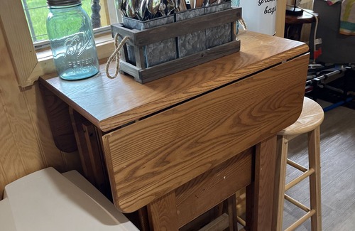 Eminence Kabine | Fox Pen CabinsnCabin #2nNot friendly for street bikes…nPet-Friendly