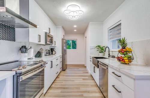 Croissant Park Haus | Fox Private Resort- Near Downtown & Beach