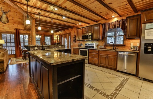 Ellijay Kabine | Der ultimative Luxus erwartet Sie am Fox Run Ridge, wo Sie weitreichende Ausblicke und Tierwelt genießen können. Nicht pet-frie