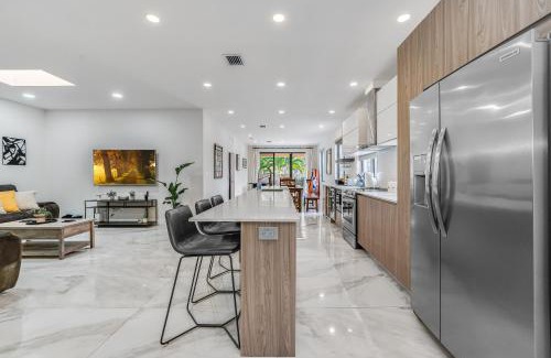 Croissant Park Villa | Fox Sonata Downtown Pool House