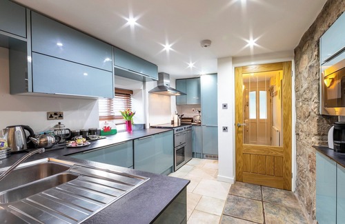 Chepstow Hütte | Foxes Reach - HW7421