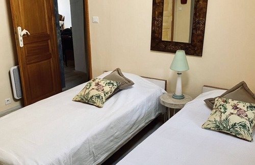 Saint-Sebastien-d'Aigrefeuille Sonstige | Vacation home 14 pers 7ch. authentic Mas cévenol, wooded park, near Anduze