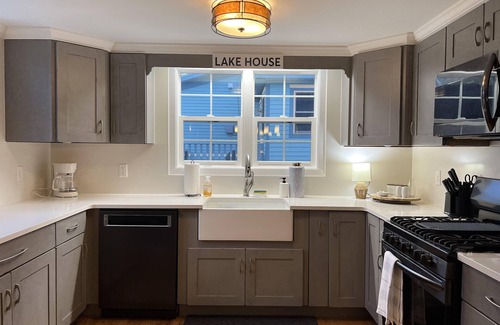 Frankfort Hütte | Frankfort Beach House — Located Just Steps From Downtown Frankfort!