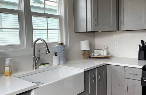 Frankfort Hütte | Frankfort Beach House — Located Just Steps From Downtown Frankfort!