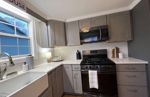 Frankfort Hütte | Frankfort Beach House — Located Just Steps From Downtown Frankfort!