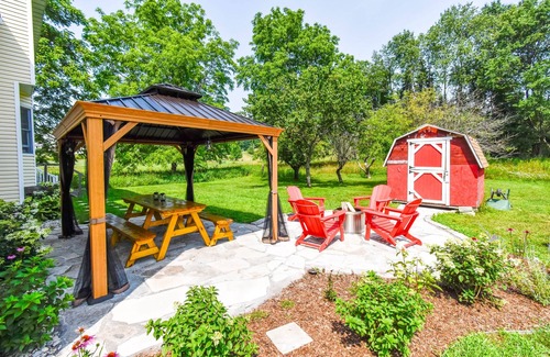 Frankfort Haus | Frankfort Farmhouse | pickleBARn