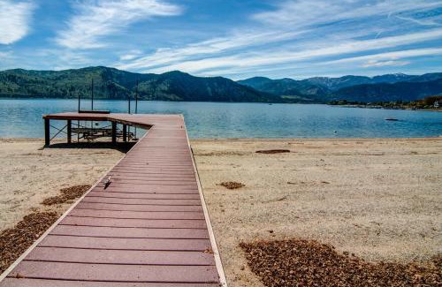 Manson Haus | Fray's Lane Waterfront Home