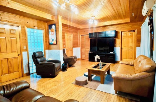 Narita Kabine | Free airport/station pickup Lodge Sleeps 8 people