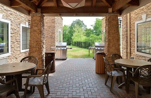 Chesapeake Eigentumswohnung | Free Breakfast. Indoor Pool & Hot Tub. Near the Virginia Beach business district!