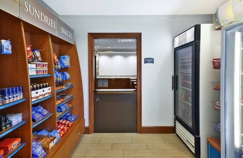 Mayfield Heights Eigentumswohnung | Free Breakfast + 24-Hour Business Center + Gym