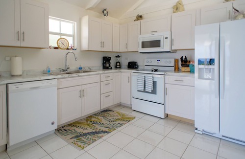 Old Man Bay Haus | FREE Night in 2025! Private, quiet oceanfront home, wrap-around screened porch.