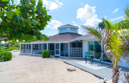 Old Man Bay Haus | FREE Night in 2025! Private, quiet oceanfront home, wrap-around screened porch.