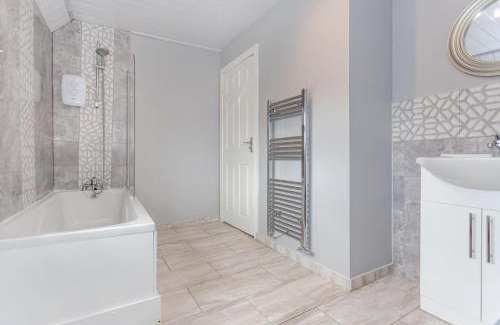 Cheetham Hill Haus | Free Parking 5 Minutes from City Centre