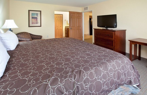 Elkhart Eigentumswohnung | Kostenloses WLAN, kostenloses Frühstück + Innenpool | 20 Minuten zur Universität Notre Dame